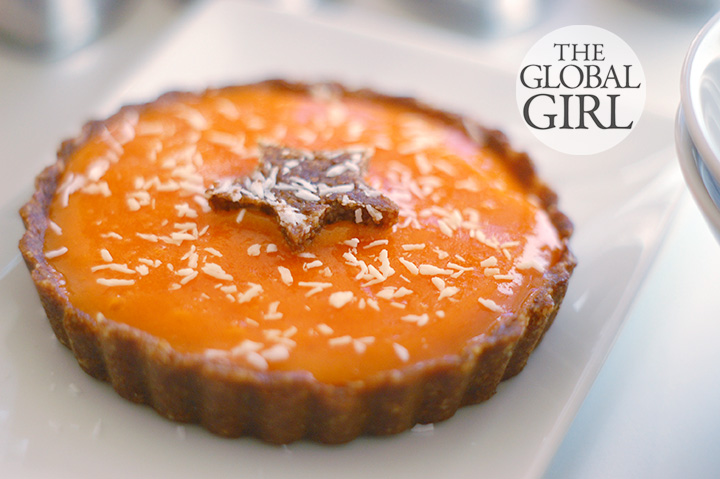 the-global-girl-theglobalgirl-raw-food-vegan-recipe-persimmon-tart-dessert-gluten-free-walnut-coconut-carob-crust-oil-free-sugar-free-6