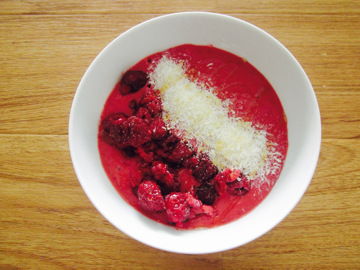 raspberry-banana-smoothie-bowl